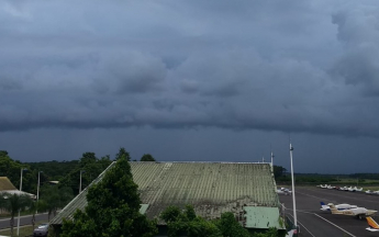 Arcus sous cellule orageuse à Sainte-Rose 