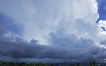 Nuages d'orages - CB avec son enclume et limite un arcus à sa base