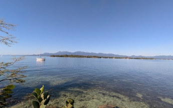 Vue sur la Basse terre dégagée le matin du 09 février depuis l'îlet à Monroux.