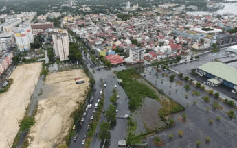 Survol de Pointe-à-Pitre par la gendarmerie, suite aux inondations, 30 avril 2022
