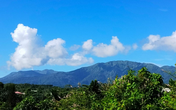 Montagne dégagée par temps sec