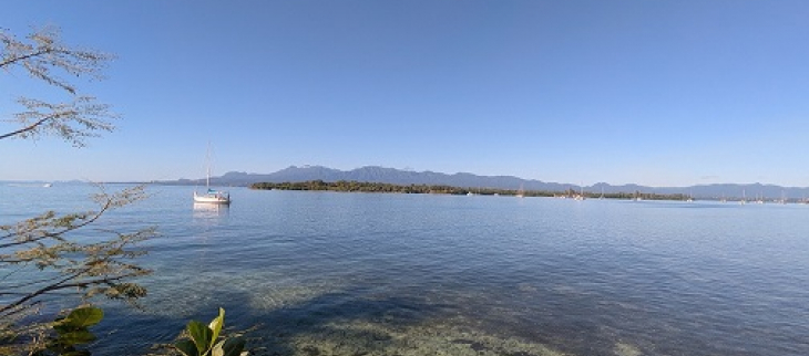 Vue sur la Basse terre dégagée le matin du 09 février depuis l'îlet à Monroux.