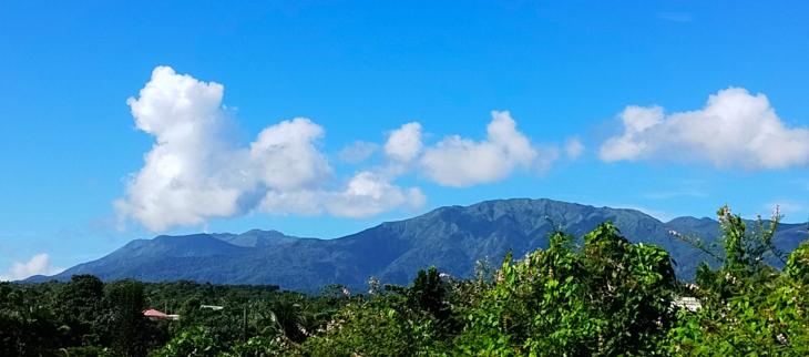 Montagne dégagée par temps sec