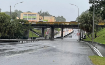 Inondations sous le pont de Baimbridge au passage de l'OT 44